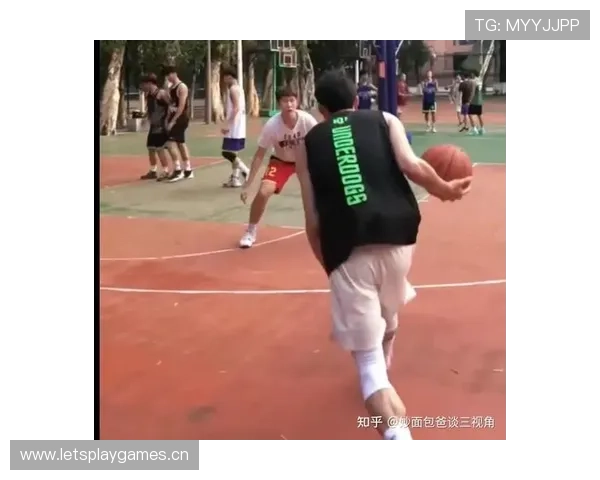 篮球比赛中翻腕违例的判定规则与详细解析 篮球比赛中翻腕违例的判定规则与详细解析